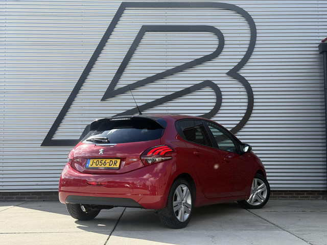 Foto 2 van Peugeot 208 1.2 PureTech Allure Pano|Clima|Cruise|Stoelverwarming|APK tot 02-2027