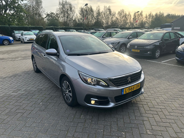 Foto 2 van Peugeot 308 SW 1.2 PureTech Blue Lease Allure , navigatie , pdc voor en achter met camera , stoelver