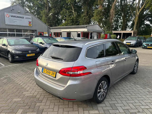 Foto 3 van Peugeot 308 SW 1.2 PureTech Blue Lease Allure , navigatie , pdc voor en achter met camera , stoelver