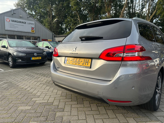 Foto 5 van Peugeot 308 SW 1.2 PureTech Blue Lease Allure , navigatie , pdc voor en achter met camera , stoelver