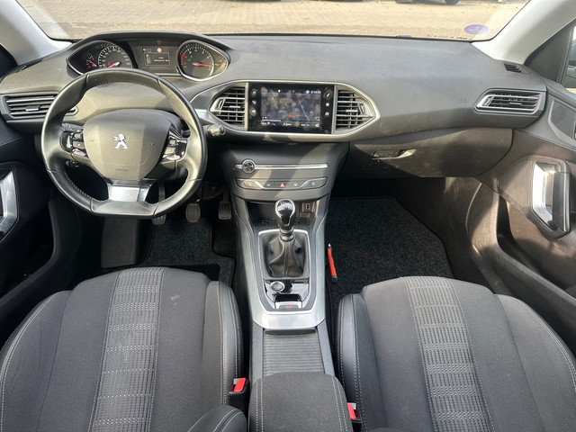 Foto 8 van Peugeot 308 SW 1.2 PureTech Blue Lease Allure , navigatie , pdc voor en achter met camera , stoelver