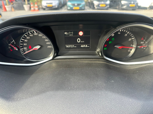 Foto 10 van Peugeot 308 SW 1.2 PureTech Blue Lease Allure , navigatie , pdc voor en achter met camera , stoelver