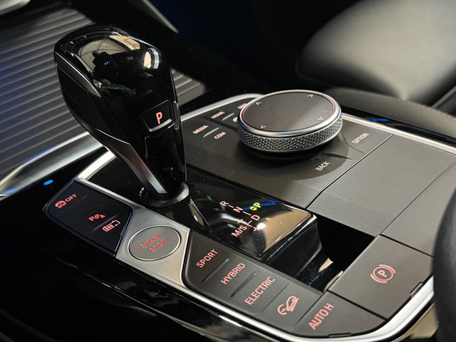 Foto 3 van BMW X3 XDrive30e Hybrid M-SPORT HUD Carbon H&K 21' BROOKLYN GREY