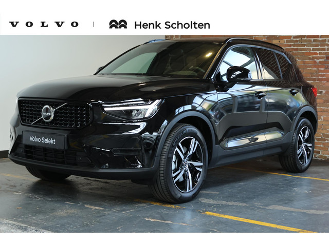 Foto 2 van Volvo XC40 B4 Plus Black Edition | Panoramadak |  | Semi-Electrische wegklapbare Trekhaak | Verwarmb