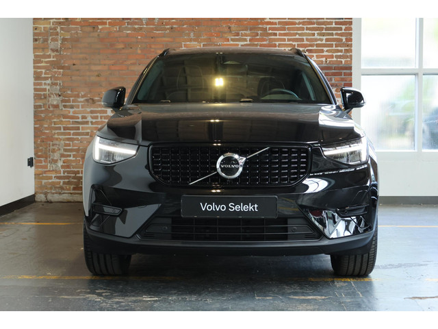Foto 6 van Volvo XC40 B4 Plus Black Edition | Panoramadak |  | Semi-Electrische wegklapbare Trekhaak | Verwarmb