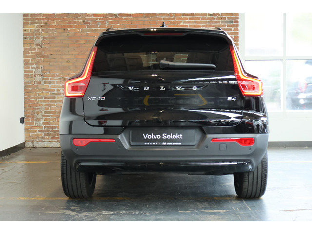 Foto 8 van Volvo XC40 B4 Plus Black Edition | Panoramadak |  | Semi-Electrische wegklapbare Trekhaak | Verwarmb
