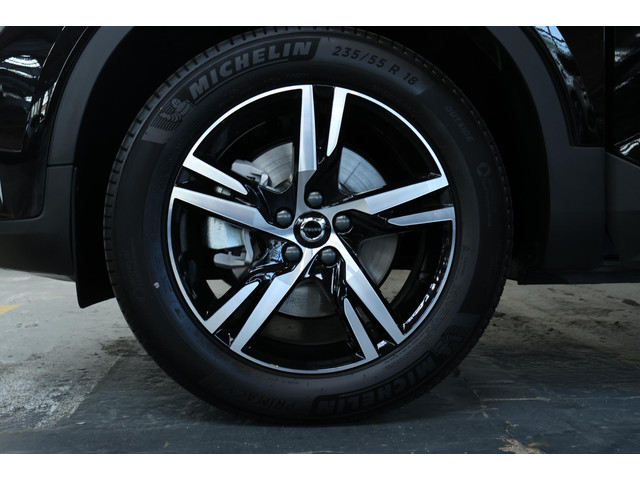 Foto 9 van Volvo XC40 B4 Plus Black Edition | Panoramadak |  | Semi-Electrische wegklapbare Trekhaak | Verwarmb