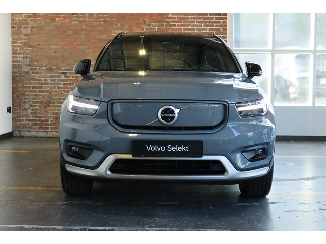 Foto 6 van Volvo XC40 Recharge P8 AWD R-Design | Panoramadak | Semi-Electrische Wegklapbare Trekhaak | Harman K