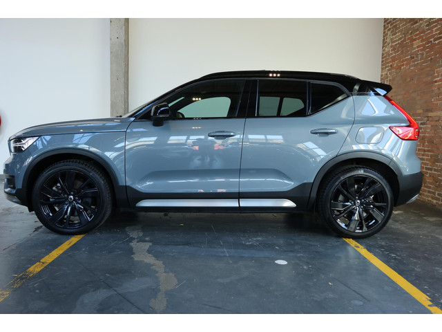 Foto 7 van Volvo XC40 Recharge P8 AWD R-Design | Panoramadak | Semi-Electrische Wegklapbare Trekhaak | Harman K