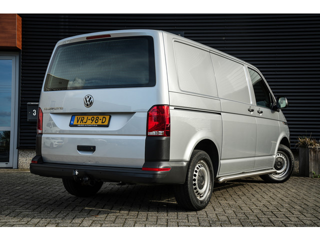 Foto 3 van Volkswagen Transporter 2.0 TDI L1H1 28 Comfortline | Navi | Bluetooth | Metallic lak | Trekhaak | El