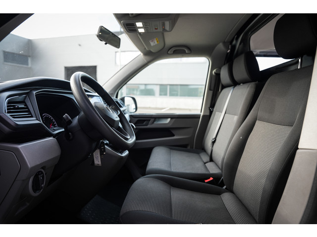 Foto 4 van Volkswagen Transporter 2.0 TDI L1H1 28 Comfortline | Navi | Bluetooth | Metallic lak | Trekhaak | El