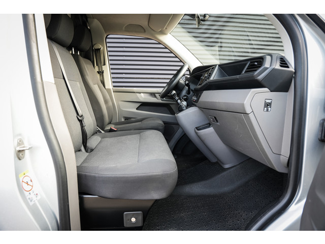 Foto 6 van Volkswagen Transporter 2.0 TDI L1H1 28 Comfortline | Navi | Bluetooth | Metallic lak | Trekhaak | El