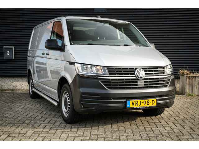 Foto 7 van Volkswagen Transporter 2.0 TDI L1H1 28 Comfortline | Navi | Bluetooth | Metallic lak | Trekhaak | El