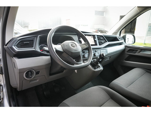 Foto 9 van Volkswagen Transporter 2.0 TDI L1H1 28 Comfortline | Navi | Bluetooth | Metallic lak | Trekhaak | El