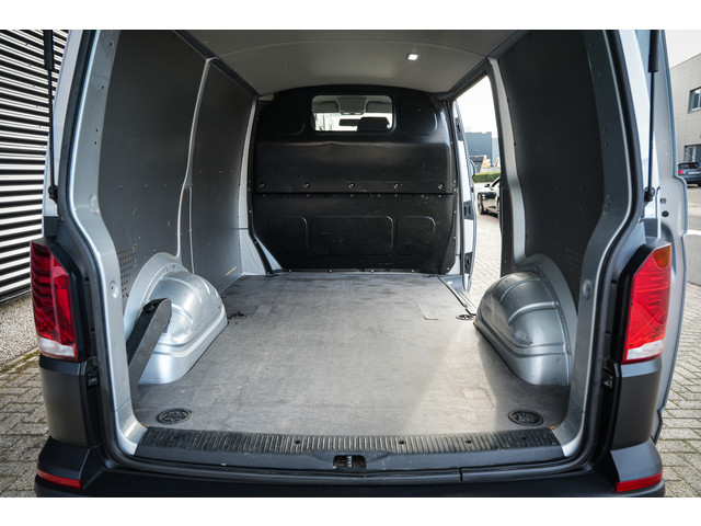 Volkswagen Transporter 2.0 TDI L1H1 28 Comfortline | Navi | Bluetooth | Metallic lak | Trekhaak | El
