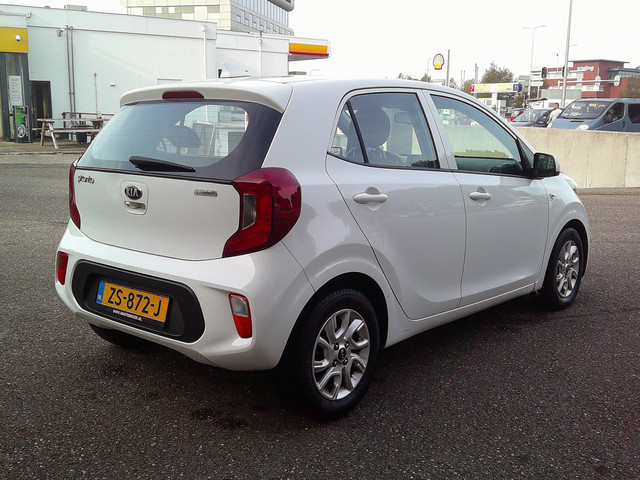 Foto 7 van Kia Picanto 1.0 MPi DynamicLine Staat in Hardenberg