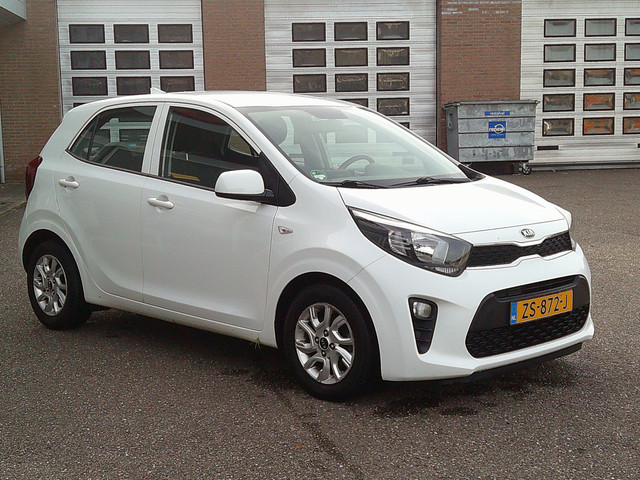 Foto 5 van Kia Picanto 1.0 MPi DynamicLine Staat in Hardenberg