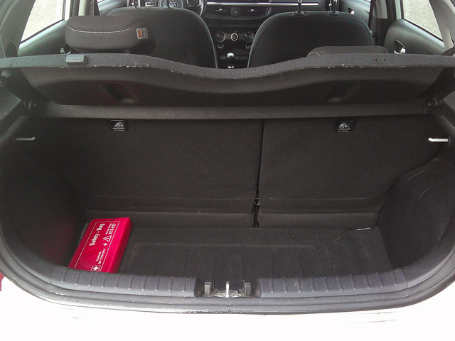 Foto 3 van Kia Picanto 1.0 MPi DynamicLine Staat in Hardenberg