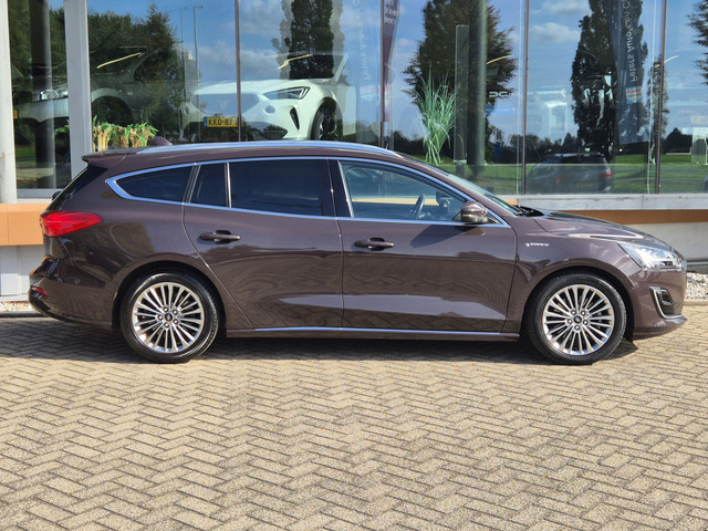 Foto 6 van Ford Focus Wagon 1.0 EcoBoost Vignale / Winterpakket / 1ste eigenaar