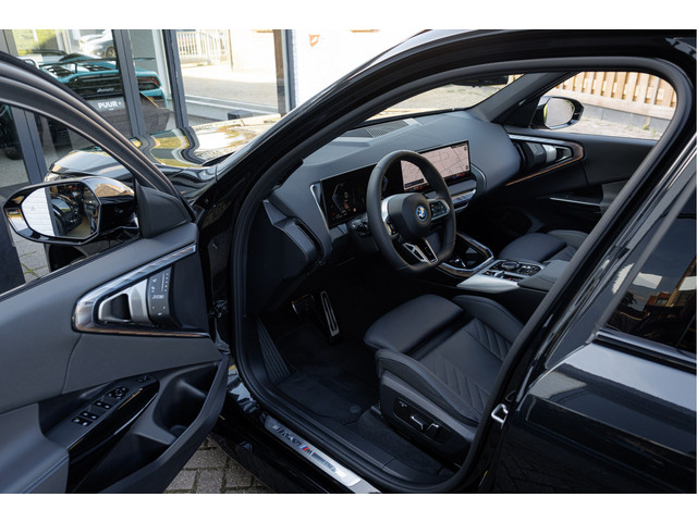 Foto 5 van BMW X3 30e xDrive M-Sport Pano -Trekhaak -  Iconic Grille