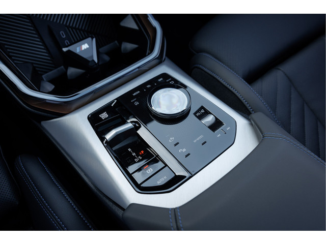 Foto 7 van BMW X3 30e xDrive M-Sport Pano -Trekhaak -  Iconic Grille