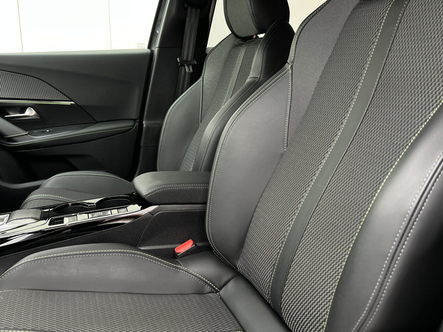 Foto 6 van Peugeot 2008 PureTech 130 GT EAT8 Automaat | Camera | Draadloze lader | Android Auto / Carplay