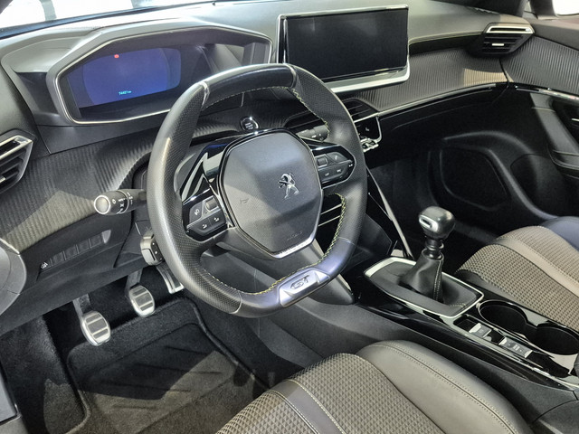 Foto 4 van Peugeot 2008 1.2 PureTech GT-Line 130 PK | Navigatie | Stoelverwarming | Camera | Draadloze Telefoon
