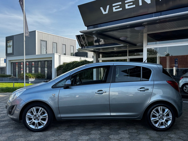 Foto 2 van Opel Corsa 1.2-16V Cosmo AUTOMAAT Cruise 5 Deurs Luxe