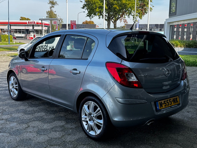 Foto 3 van Opel Corsa 1.2-16V Cosmo AUTOMAAT Cruise 5 Deurs Luxe
