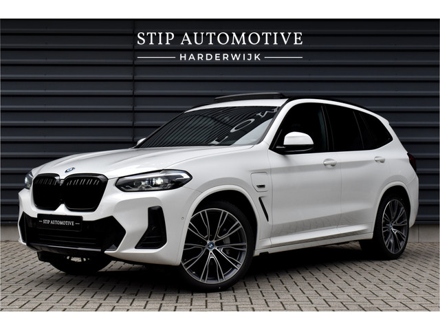 BMW X3 xDrive30e M Sport | Pano | 21'' Wielen | Camera | CarPlay | Head-Up | Stoelverwarming | Sfeer