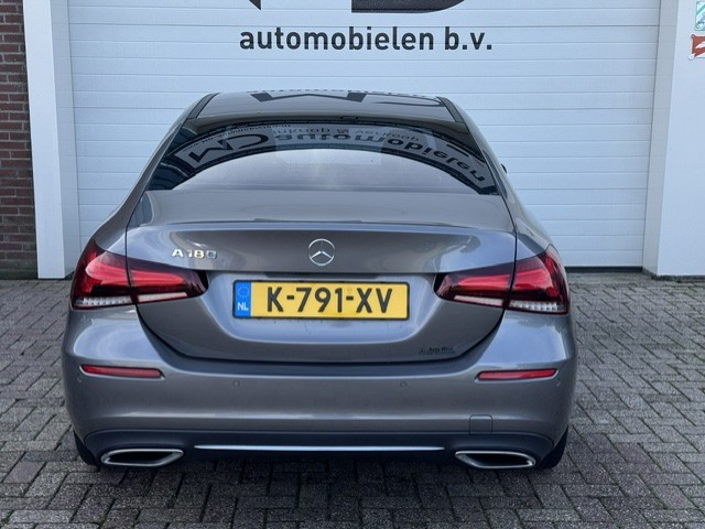 Foto 3 van Mercedes-Benz A-klasse 180 Business Solution Luxury-Digital dash- BTW - sfeerverlichting-Automaat-De