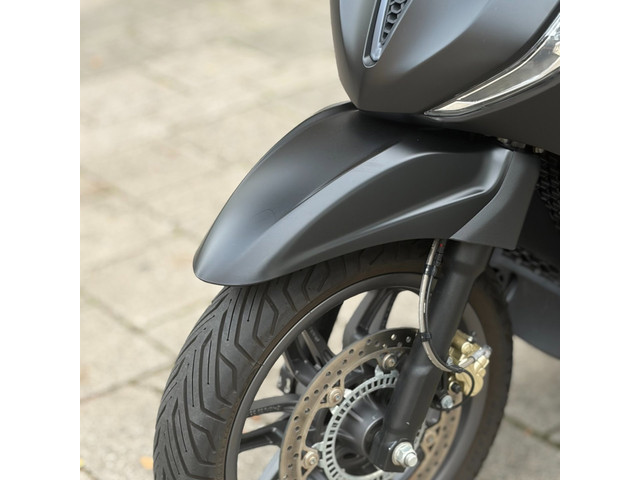 Foto 2 van Piaggio Scooter 400 Beverly S HPE
