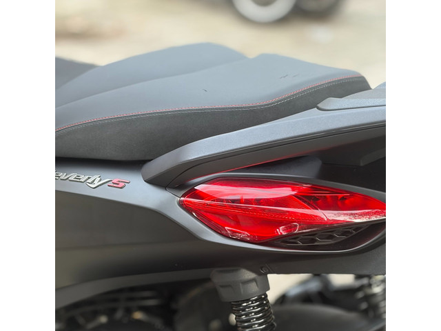 Foto 8 van Piaggio Scooter 400 Beverly S HPE