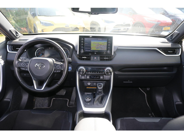 Foto 2 van Toyota RAV4 2.5 Hybrid AWD Bi-Tone, Innovation Pack, JBL Stoelverwarming, Elektrische laadklep, Blin