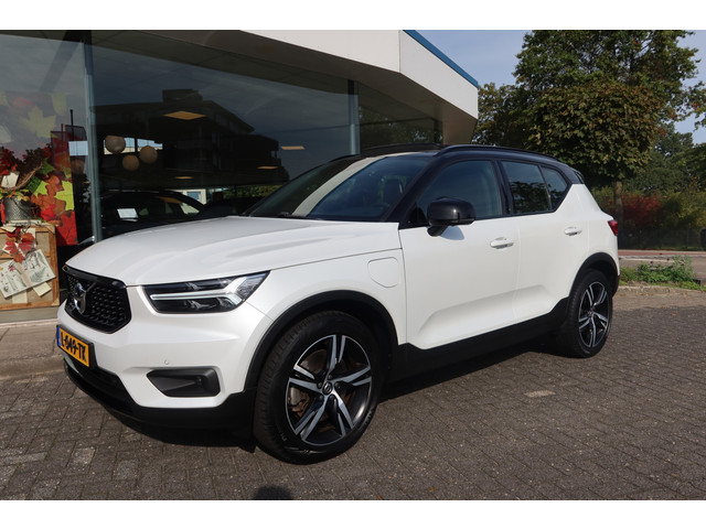 Foto 2 van Volvo XC40 1.5 T5 262PK Recharge R-Design Plug-IN I Panorama I Trekhaak I All-Season