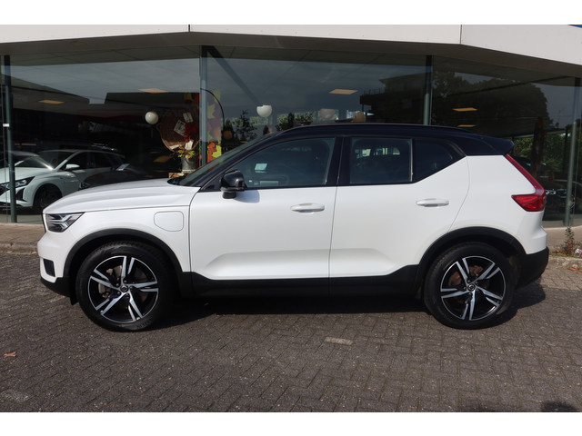 Foto 3 van Volvo XC40 1.5 T5 262PK Recharge R-Design Plug-IN I Panorama I Trekhaak I All-Season