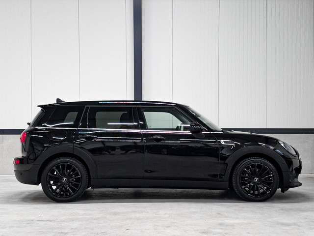 Foto 3 van MINI Clubman 1.5 Cooper Black edition | Carplay | Stoelverwarming | Keyless | Sfeerverlichting | All