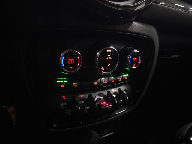 Foto 7 van MINI Clubman 1.5 Cooper Black edition | Carplay | Stoelverwarming | Keyless | Sfeerverlichting | All