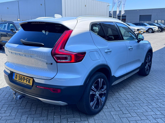 Foto 4 van Volvo XC40 2.0 B4 AWD R-Design | Schuifdak | Standkachel | Trekhaak | Full option!