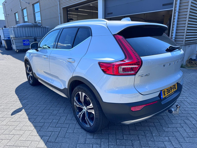 Foto 5 van Volvo XC40 2.0 B4 AWD R-Design | Schuifdak | Standkachel | Trekhaak | Full option!
