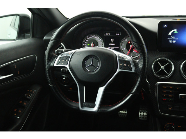 Foto 9 van Mercedes-Benz A-Klasse 180 Ambition (STOELVERWARMING, NAVIGATIE, PARKEERSENSOREN)