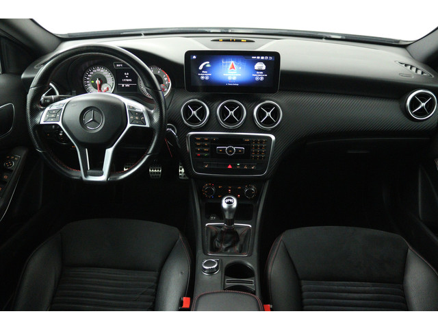Foto 8 van Mercedes-Benz A-Klasse 180 Ambition (STOELVERWARMING, NAVIGATIE, PARKEERSENSOREN)
