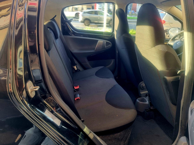 Foto 2 van Toyota Aygo 1.0-12V 5drs Airco ElecRam