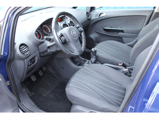 Foto 7 van Opel Corsa 1.2-16V '111' Edition Cruise - Airco (bj 2010)