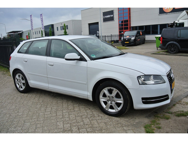 Foto 3 van Audi A3 Sportback 1.4 TFSI Attraction Pro Line airco apk 24-07-2027 inruil mogelijk nap