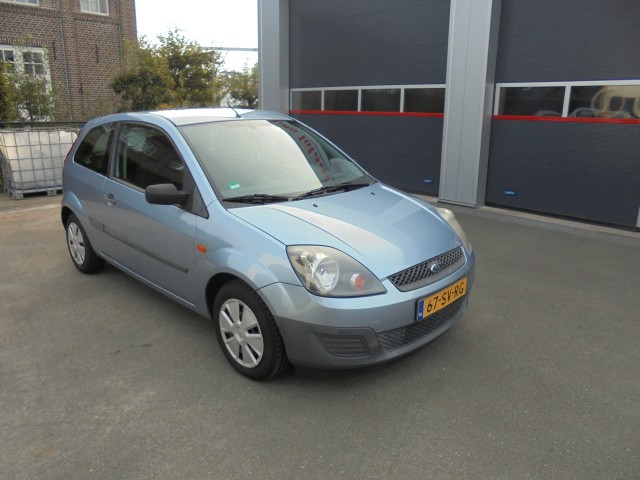 Foto 2 van FORD FIESTA 1.3-8v champion  INRUILKOOPJE