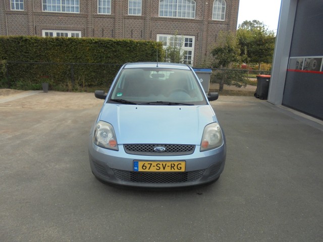 Foto 3 van FORD FIESTA 1.3-8v champion  INRUILKOOPJE