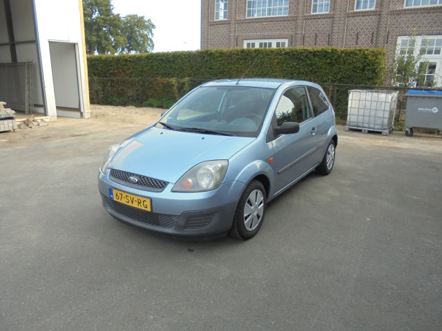 Foto 4 van FORD FIESTA 1.3-8v champion  INRUILKOOPJE