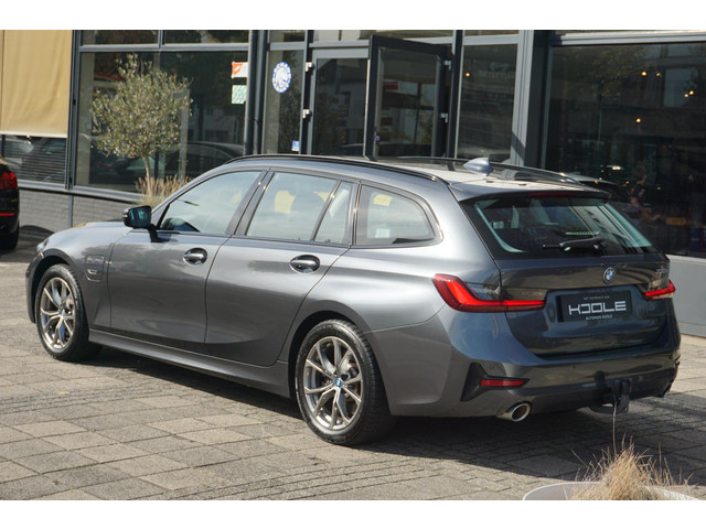 Foto 10 van BMW 3-serie Touring 330e | trekhaak | ACC