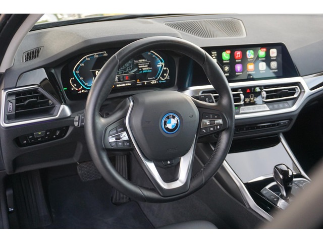 Foto 9 van BMW 3-serie Touring 330e | trekhaak | ACC
